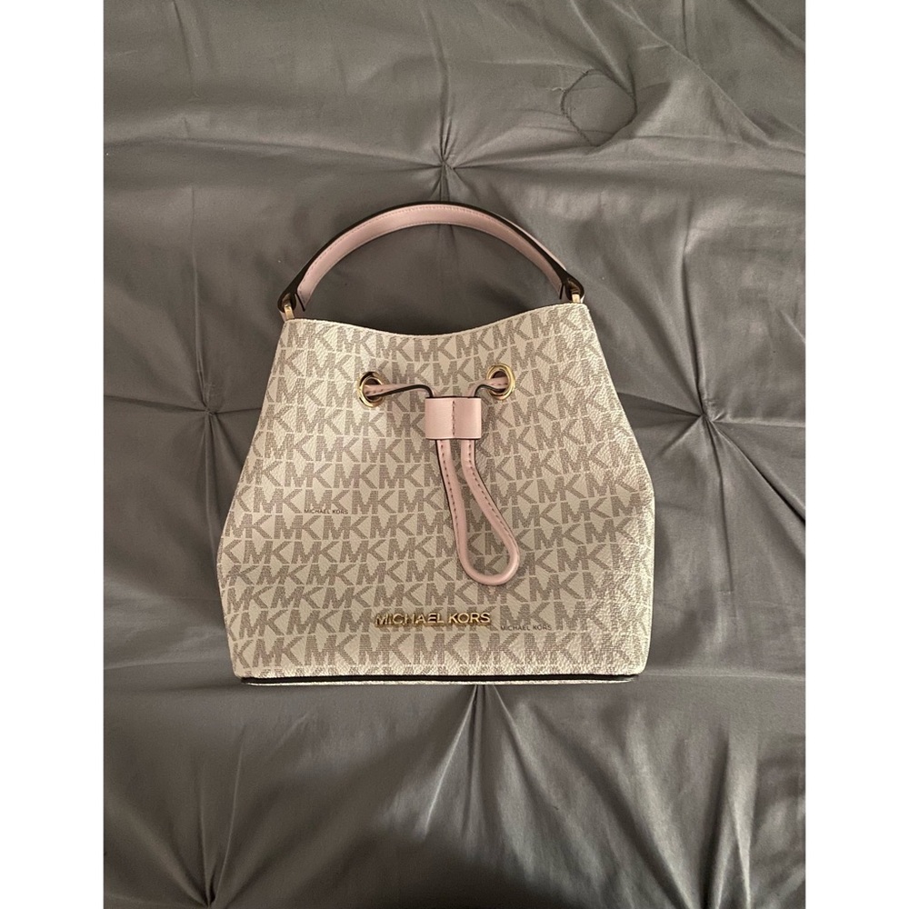 AUTHENTIC Michael Kors Bucket Bag